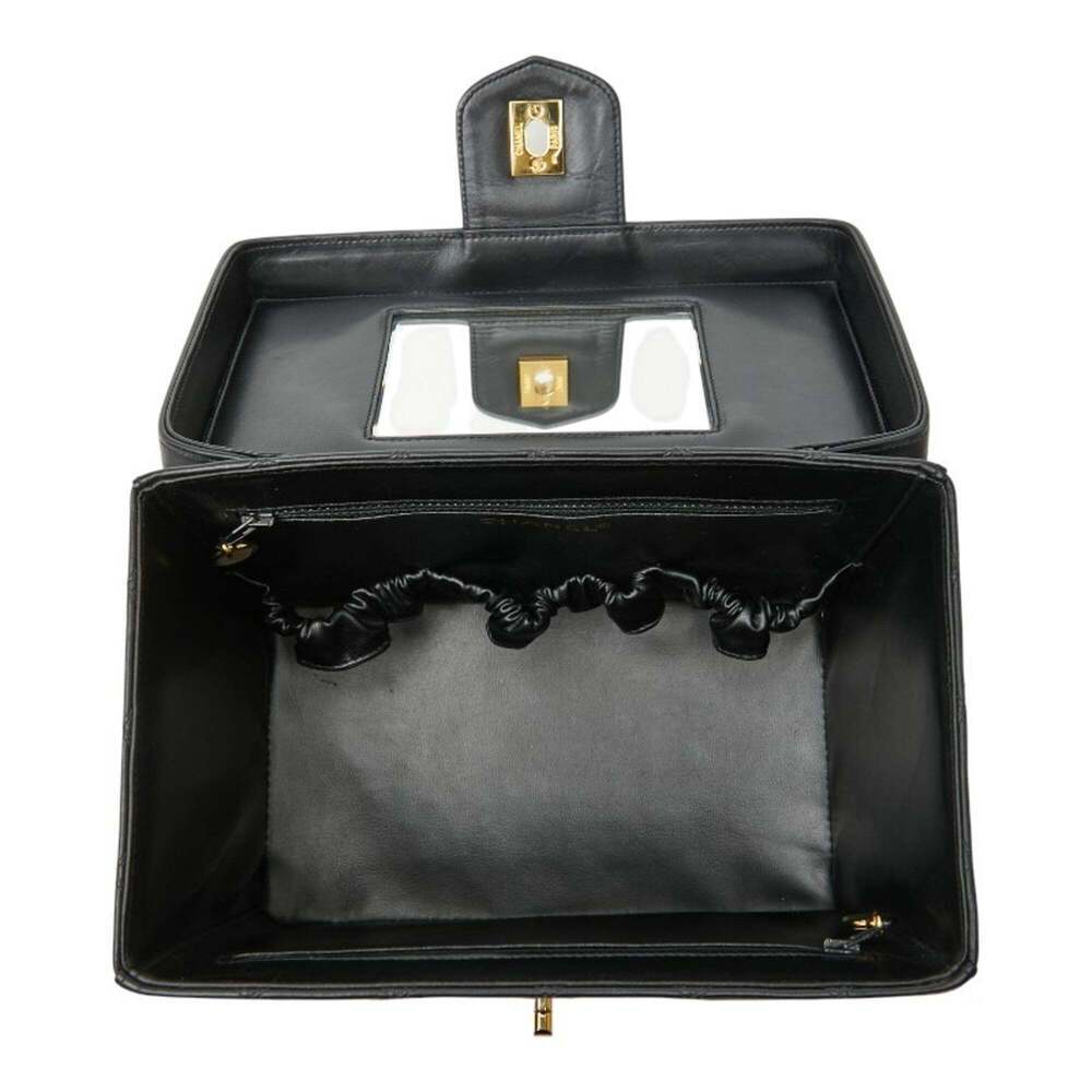 CHANEL Black Lambskin Leather Shoulder Bag - Picture 9 of 11